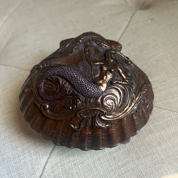 Vintage Mermaid Shell Trinket Box Cold Cast Resin Metallic Finiish - Picture 2 of 12